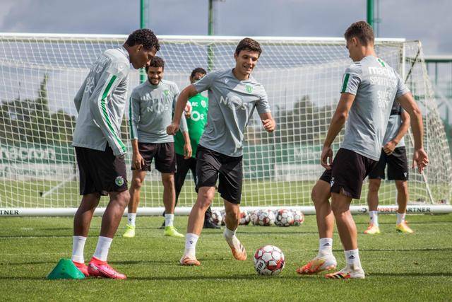 威瑟斯庞27+10青岛胜广州 四川加时不敌福建